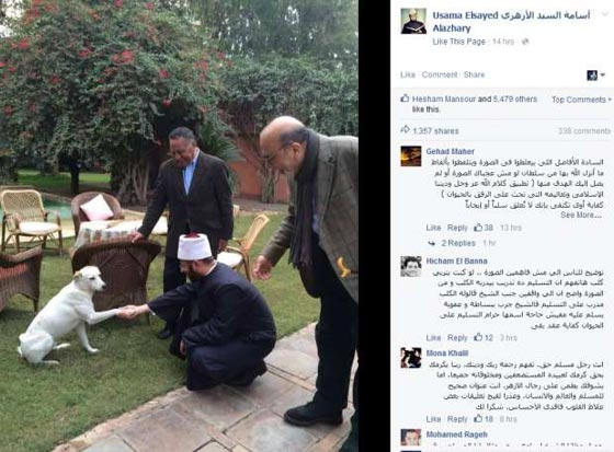 مصافحة رجل دين ازهري لكلب تثير جدلا على فيسبوك صورة رقم 3 مصافحة رجل دين ازهري لكلب تثير جدلا على فيسبوك صورة رقم 3