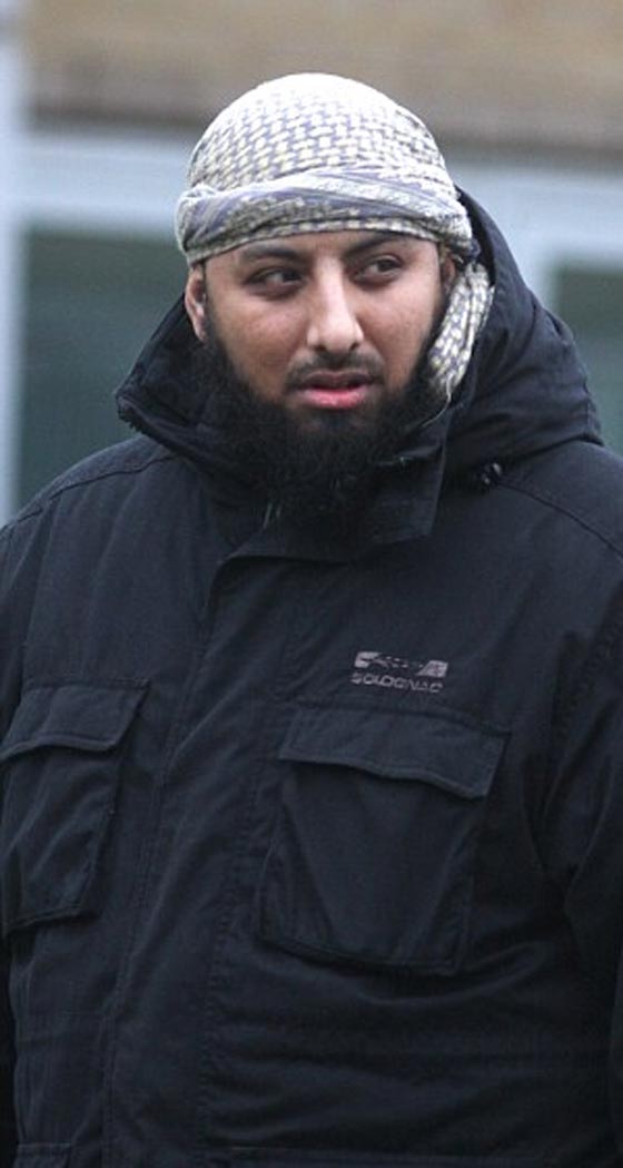 العملاق البريطاني ذباح داعش الجديد خلفا لمحمد الموازي صورة رقم 2 العملاق البريطاني ذباح داعش الجديد خلفا لمحمد الموازي صورة رقم 2