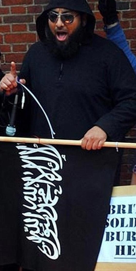 العملاق البريطاني ذباح داعش الجديد خلفا لمحمد الموازي صورة رقم 5 العملاق البريطاني ذباح داعش الجديد خلفا لمحمد الموازي صورة رقم 5