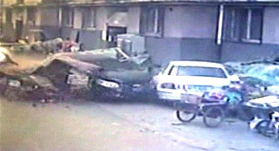 قاد سيارته بدون رخصة فهكذا كانت النتيجة.. صور وفيديو صورة رقم 1