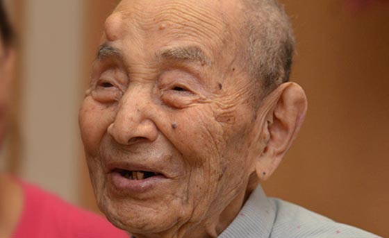 وفاة اكبر معمر في العالم.. وسره عدم الافراط والابتعاد عن التدخين والكحول صورة رقم 4 وفاة اكبر معمر في العالم.. وسره عدم الافراط والابتعاد عن التدخين والكحول صورة رقم 4