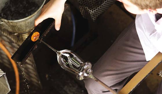 جديد في عالم النبيذ.. كؤوس غير شكل تكتسح العالم باثمان باهظة!! صورة رقم 3 جديد في عالم النبيذ.. كؤوس غير شكل تكتسح العالم باثمان باهظة!! صورة رقم 3