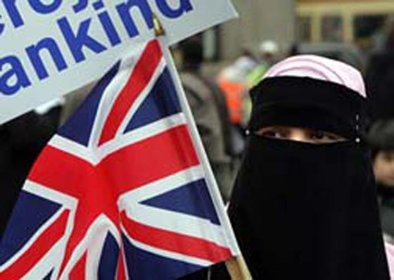 منع النقاب في المدارس البريطانية يلقى تأييدا حكوميا رسميا!! صورة رقم 2