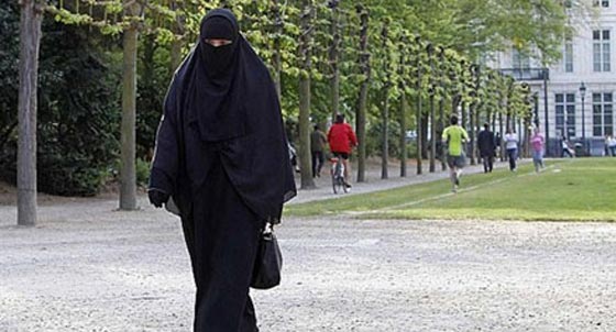 منع النقاب في المدارس البريطانية يلقى تأييدا حكوميا رسميا!! صورة رقم 3