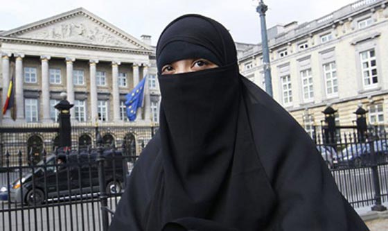 منع النقاب في المدارس البريطانية يلقى تأييدا حكوميا رسميا!! صورة رقم 6