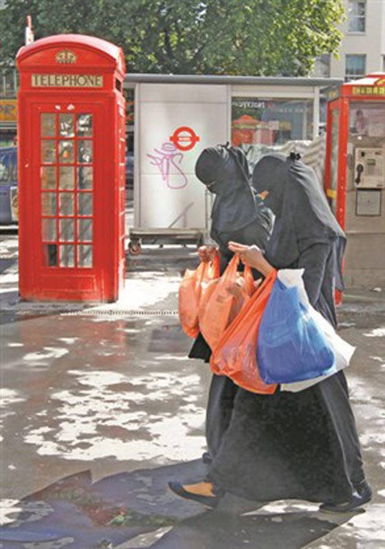 منع النقاب في المدارس البريطانية يلقى تأييدا حكوميا رسميا!! صورة رقم 7