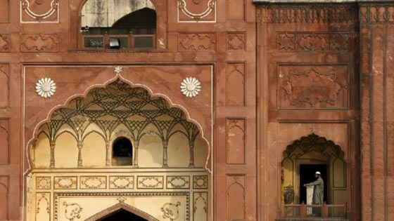 هذا ما قاله الصبي الباكستاني الذي قطع يده حبا بالنبي محمد.. في اول مقابلة معه صورة رقم 5