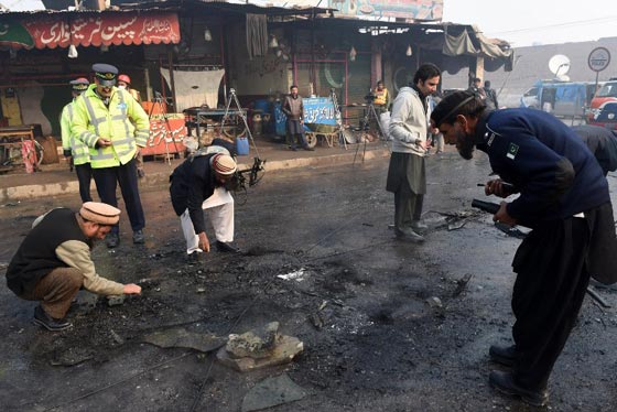 مذبحة في الباكستان.. مقتل واصابة العشرات في هجوم مسلح على جامعة صورة رقم 3 مذبحة في الباكستان.. مقتل واصابة العشرات في هجوم مسلح على جامعة صورة رقم 3