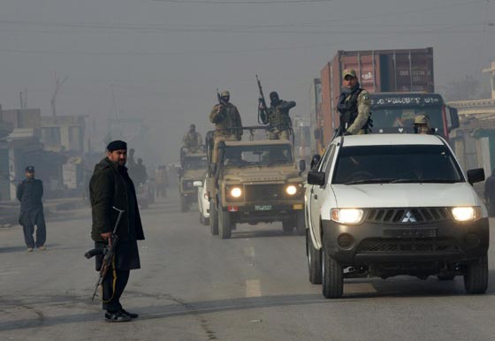 مذبحة في الباكستان.. مقتل واصابة العشرات في هجوم مسلح على جامعة صورة رقم 7 مذبحة في الباكستان.. مقتل واصابة العشرات في هجوم مسلح على جامعة صورة رقم 7
