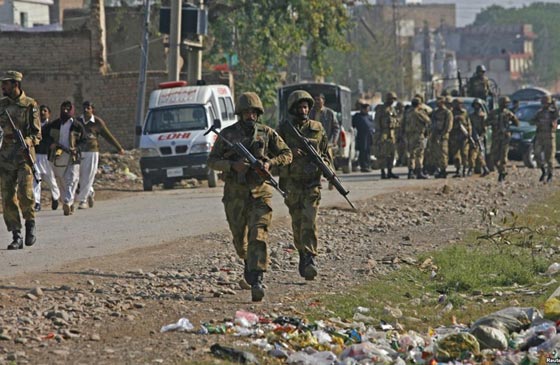 مذبحة في الباكستان.. مقتل واصابة العشرات في هجوم مسلح على جامعة صورة رقم 11 مذبحة في الباكستان.. مقتل واصابة العشرات في هجوم مسلح على جامعة صورة رقم 11