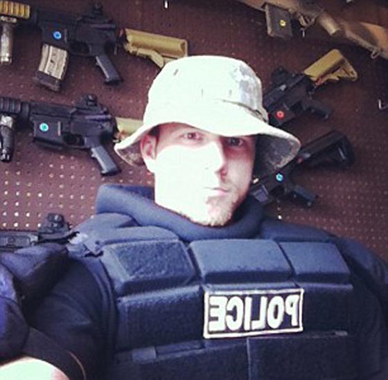 فنان امريكي يعدم زوجته المسلمة وابنته وينتحر.. ويكتب بدمها الله اكبر صورة رقم 2 فنان امريكي يعدم زوجته المسلمة وابنته وينتحر.. ويكتب بدمها الله اكبر صورة رقم 2