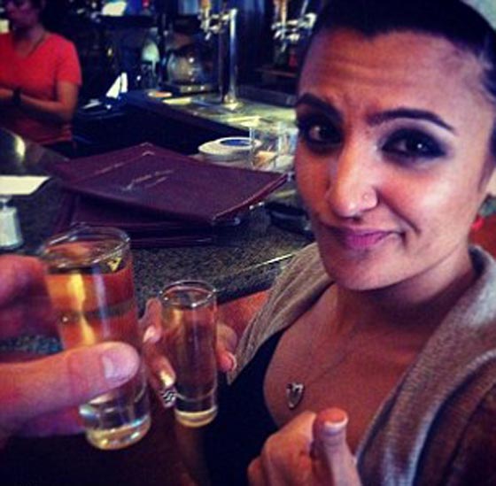 فنان امريكي يعدم زوجته المسلمة وابنته وينتحر.. ويكتب بدمها الله اكبر صورة رقم 3 فنان امريكي يعدم زوجته المسلمة وابنته وينتحر.. ويكتب بدمها الله اكبر صورة رقم 3