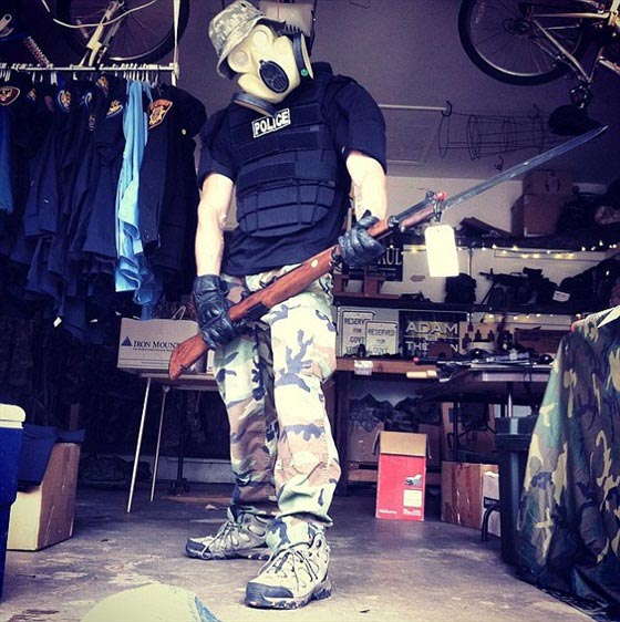 فنان امريكي يعدم زوجته المسلمة وابنته وينتحر.. ويكتب بدمها الله اكبر صورة رقم 5 فنان امريكي يعدم زوجته المسلمة وابنته وينتحر.. ويكتب بدمها الله اكبر صورة رقم 5