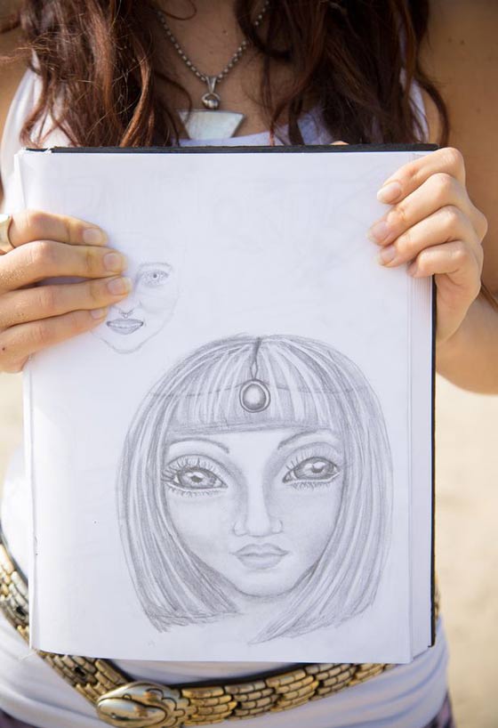  فتاتان تدعيان انجاب اطفال من كائنات فضائية  صورة رقم 3