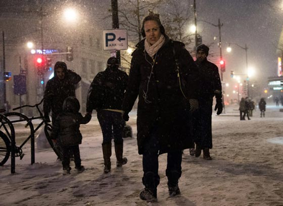 صور عاصفة ثلجية غير مسبوقة توقف الحياة في امريكا صورة رقم 11