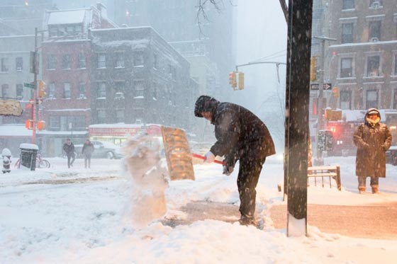 صور عاصفة ثلجية غير مسبوقة توقف الحياة في امريكا صورة رقم 14