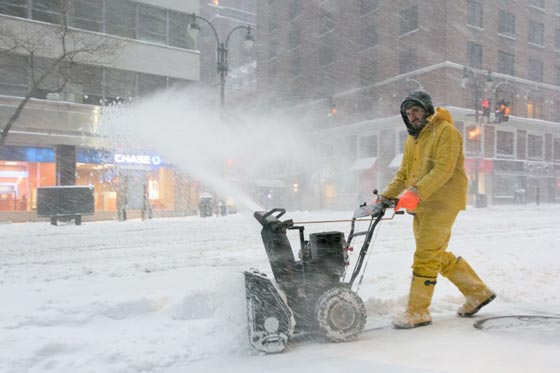 صور عاصفة ثلجية غير مسبوقة توقف الحياة في امريكا صورة رقم 15