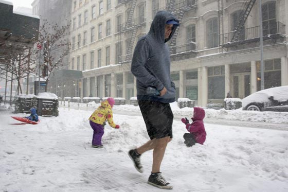 صور عاصفة ثلجية غير مسبوقة توقف الحياة في امريكا صورة رقم 38