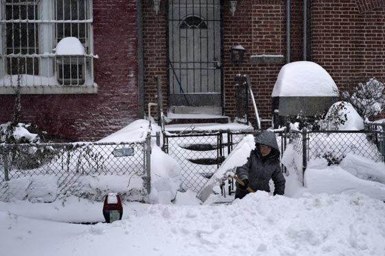 صور عاصفة ثلجية غير مسبوقة توقف الحياة في امريكا صورة رقم 55