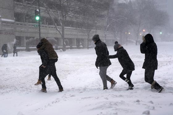 صور عاصفة ثلجية غير مسبوقة توقف الحياة في امريكا صورة رقم 57