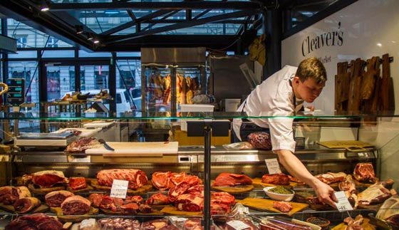 لحم الخنزير يدخل الحرب البيضاء بين الدنمركيين واللاجئين صورة رقم 3