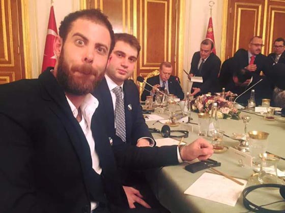 سيلفي مع اردوغان يؤدي للكثير من التبريرات والاعتذارات والمهاترات صورة رقم 2