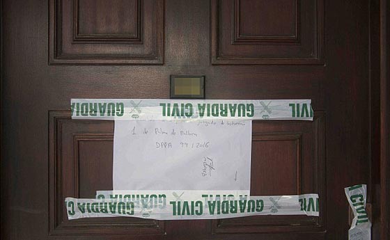 لم يجد افضل من شاحن الهاتف ليخنق به زوجته حتى الموت!! صورة رقم 1