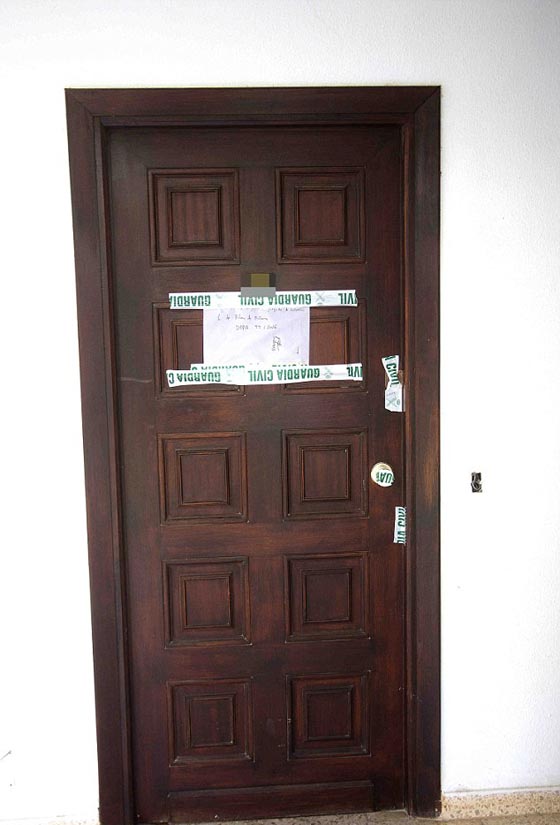 لم يجد افضل من شاحن الهاتف ليخنق به زوجته حتى الموت!! صورة رقم 5