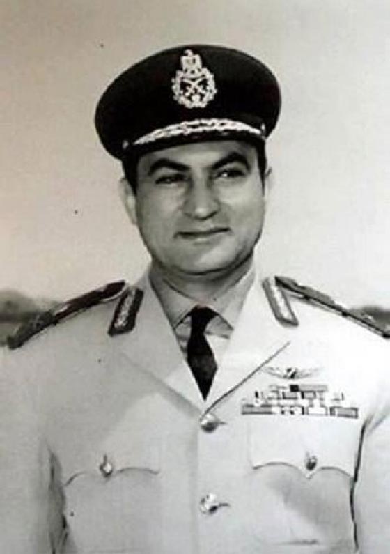 تفاصيل مثيرة عن قصة اسر حسني مبارك لدى دولة عربية وربطه بجذع نخلة صورة رقم 4 تفاصيل مثيرة عن قصة اسر حسني مبارك لدى دولة عربية وربطه بجذع نخلة صورة رقم 4