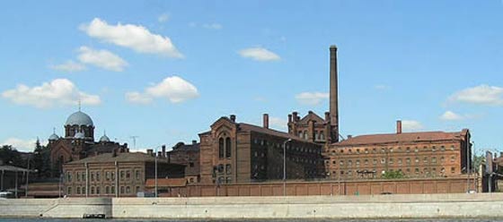 صور اغرب سجون: 5 نجوم، سجون صغيرة مخيفة، سجون تعلّم الرقص وسجون عائلية! صورة رقم 4 صور اغرب سجون: 5 نجوم، سجون صغيرة مخيفة، سجون تعلّم الرقص وسجون عائلية! صورة رقم 4