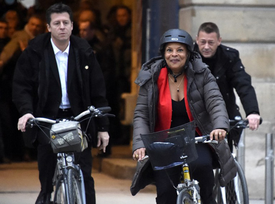 صور وزيرة  القضاء الفرنسي توبيرا تودع وزارتها بابتسامة ودراجة صورة رقم 8