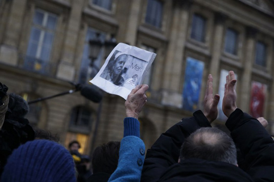 صور وزيرة  القضاء الفرنسي توبيرا تودع وزارتها بابتسامة ودراجة صورة رقم 15