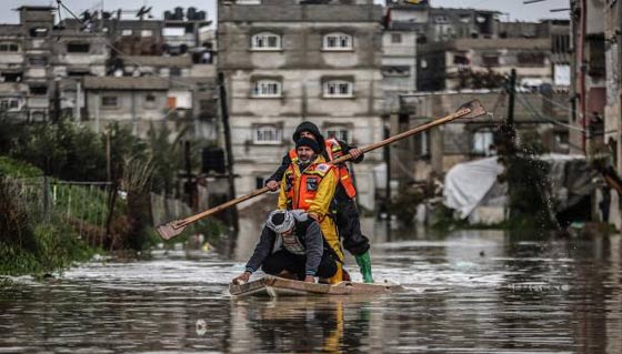 العاصفة تعمل عملها في رفح.. وتترك الكثيرن في البرد والعراء  صورة رقم 1