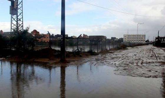 العاصفة تعمل عملها في رفح.. وتترك الكثيرن في البرد والعراء  صورة رقم 6