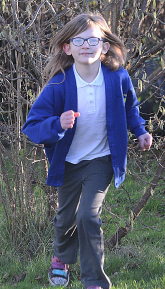 الفتاة الالكترونية البريطانية تحير الاطباء.. بقوتها وعدم استسلامها للنوم صورة رقم 4