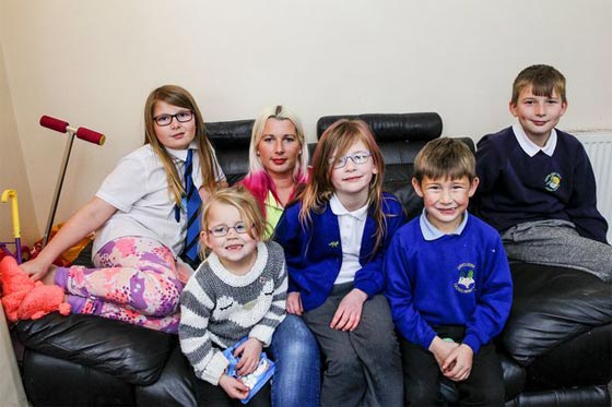 الفتاة الالكترونية البريطانية تحير الاطباء.. بقوتها وعدم استسلامها للنوم صورة رقم 6