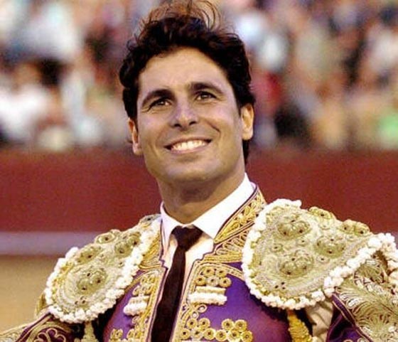 صور ماتادور يصارع ثورا خلال حمله لرضيعته.. تهز اسبانيا صورة رقم 6