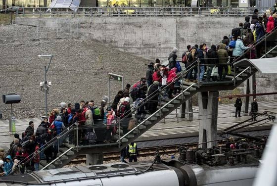 السويد تبدأ بتقويض الحلم الاوروبي وتعلن طردها 80 الف لاجئ صورة رقم 3