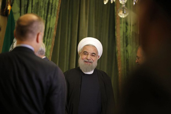 النبيذ يتسبب بالغاء وجبة غداء رسمية بين هولاند وروحاني صورة رقم 4