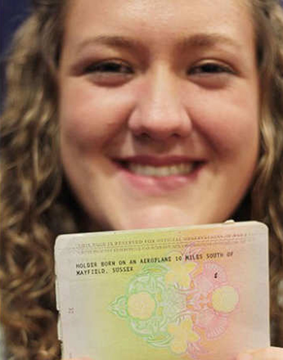 جواز سفر من السماء.. هل هذا أغرب مكان للولادة في العالم؟ صورة رقم 4