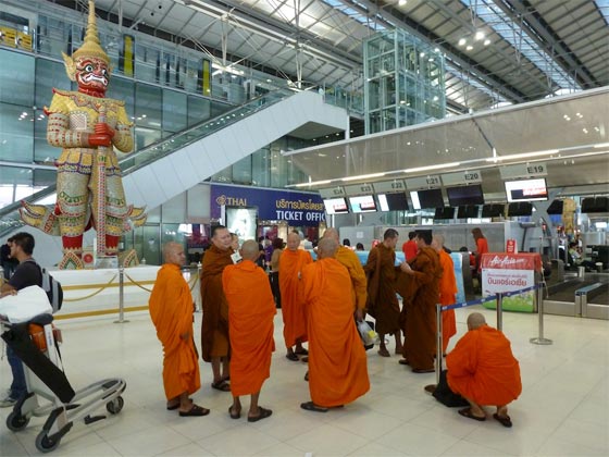 مطار بانكوك يعتذر بعد العثور على افعى في عربة امتعة صورة رقم 1