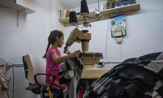 شركات نسيج تركية تشغل اطفالا سوريين خلسة في مصانع انتاج لشبكات عالمية صورة رقم 5 شركات نسيج تركية تشغل اطفالا سوريين خلسة في مصانع انتاج لشبكات عالمية صورة رقم 5