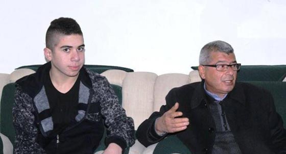 الاحتلال يفرض السجن المنزلي على طفل ويكلف امه بدور السجّان صورة رقم 1 الاحتلال يفرض السجن المنزلي على طفل ويكلف امه بدور السجّان صورة رقم 1