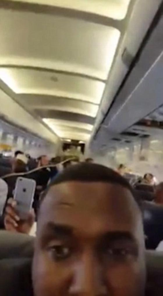 الصومال: تحطم طائرة بعد انفجار غامض، وسحب جثة متفحمة منها صورة رقم 9