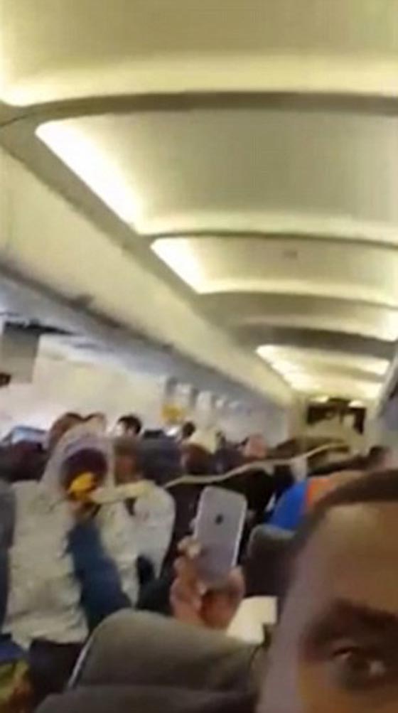 الصومال: تحطم طائرة بعد انفجار غامض، وسحب جثة متفحمة منها صورة رقم 10