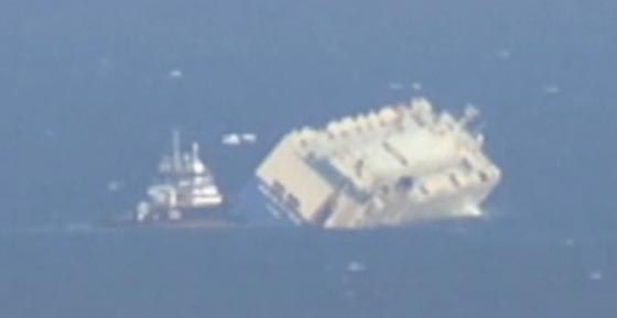 الارادة الانسانية تدحر الامواج وتنقذ سفينة ضخمة من دوامة الاطلسي صورة رقم 1 الارادة الانسانية تدحر الامواج وتنقذ سفينة ضخمة من دوامة الاطلسي صورة رقم 1