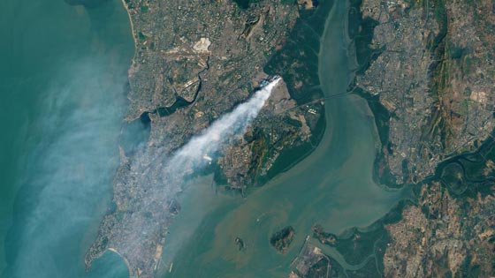 التقطها قمر صناعي.. شاهد صور حريق هائل في اكبر مكب للنفايات في الهند صورة رقم 1 التقطها قمر صناعي.. شاهد صور حريق هائل في اكبر مكب للنفايات في الهند صورة رقم 1