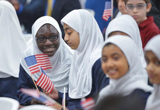 في اول زيارة له لمسجد.. اوباما ينتصر للمسلمين ويدافع عنهم وعن دينهم صورة رقم 15 في اول زيارة له لمسجد.. اوباما ينتصر للمسلمين ويدافع عنهم وعن دينهم صورة رقم 15