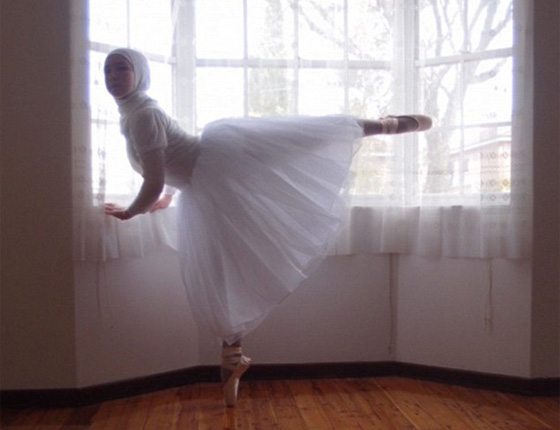 فيديو راقصة الباليه الاسترالية ستيفاني: مراهقة مسلمة لا ترى ان رقص الباله يتعارض مع حجابها! صورة رقم 6 فيديو راقصة الباليه الاسترالية ستيفاني: مراهقة مسلمة لا ترى ان رقص الباله يتعارض مع حجابها! صورة رقم 6