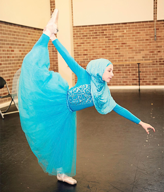 فيديو راقصة الباليه الاسترالية ستيفاني: مراهقة مسلمة لا ترى ان رقص الباله يتعارض مع حجابها! صورة رقم 5 فيديو راقصة الباليه الاسترالية ستيفاني: مراهقة مسلمة لا ترى ان رقص الباله يتعارض مع حجابها! صورة رقم 5